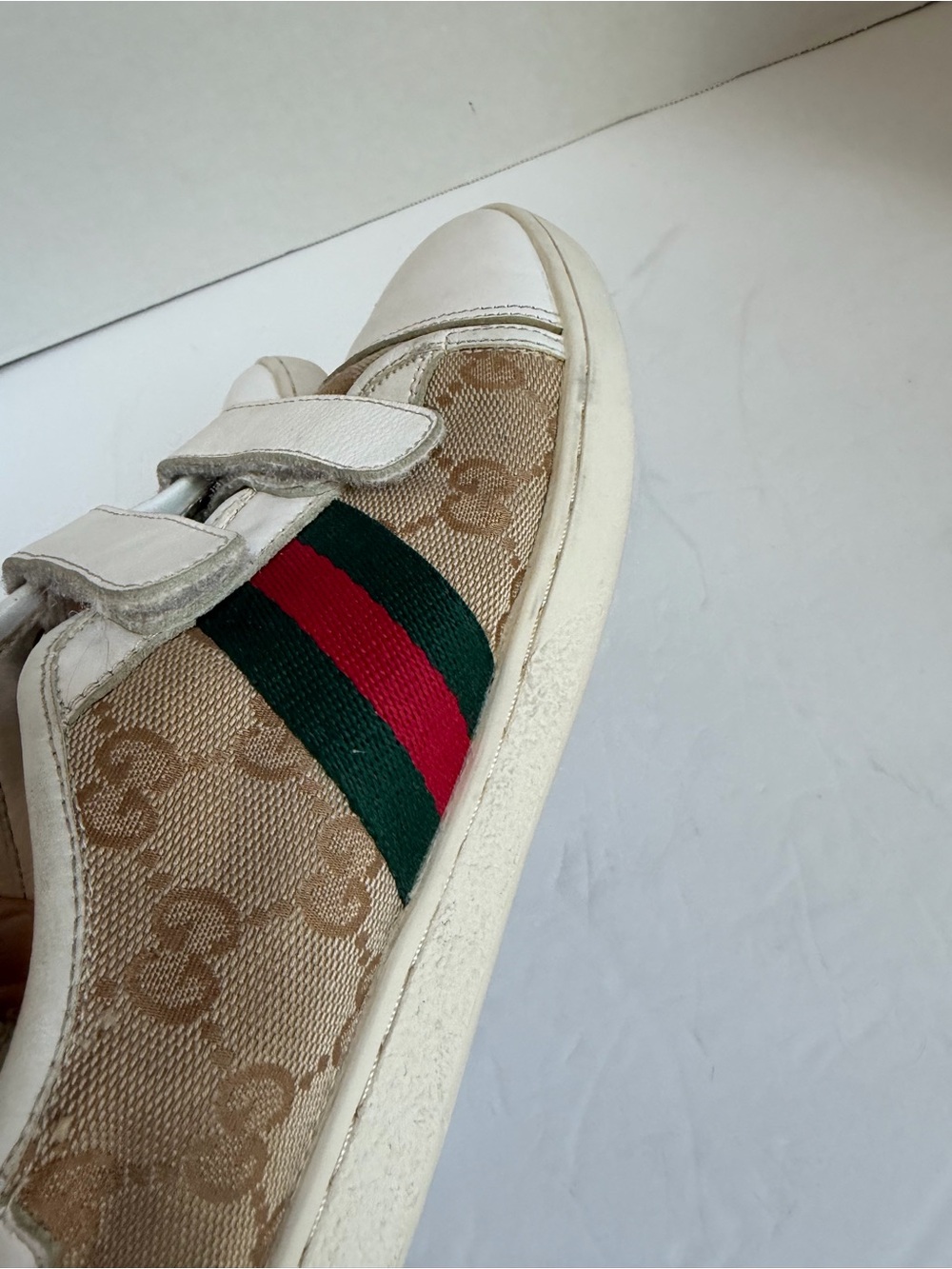 Gucci White & Beige Signature Velcro Sneakers with Red-Green Stripe - Picture 6 of 7